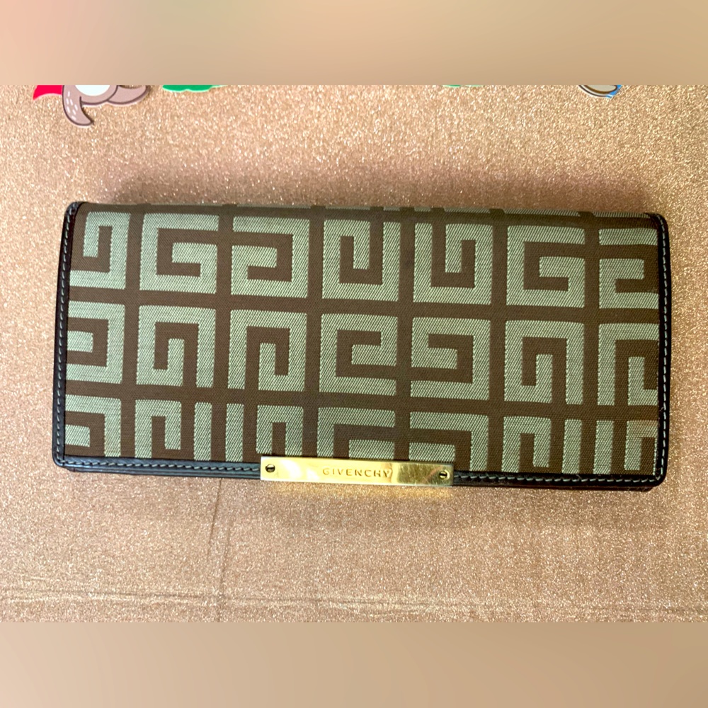 Givenchy bifold wallet